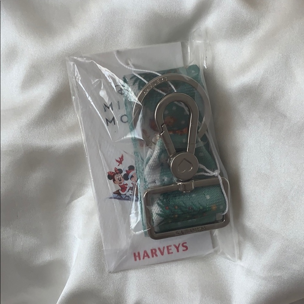 BNWT Harvey’s disney winter wonderland CNG